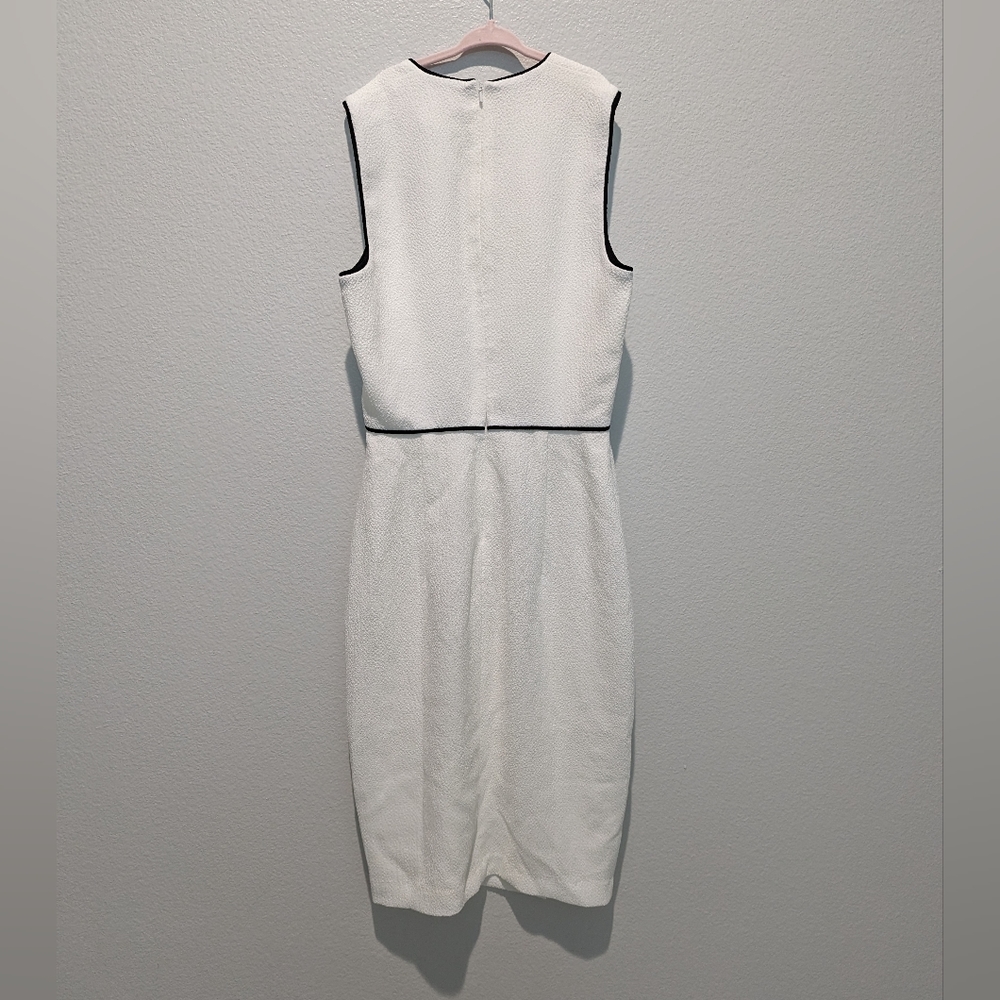 Black Halo Puma Pebbled Sheath Dress - Picture 2 of 4